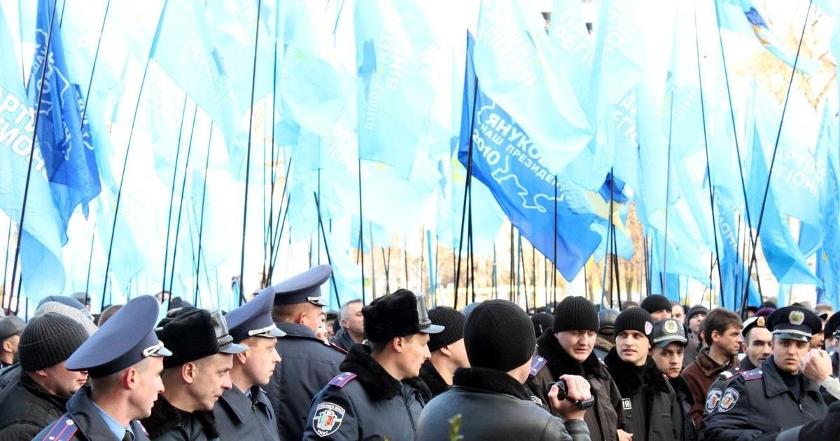 В Хмельницькому сутички виникли під час "Маршу порожніх гаманців" між підприємцями та активістами Партії регіонів. / © Газета Є