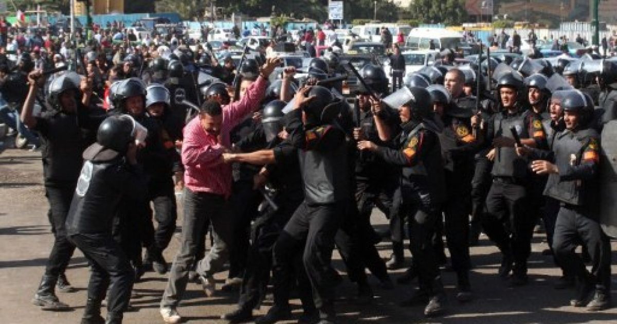 У Каїрі у сутичках демонстрантів з поліцією загинули 22 особи / © AFP