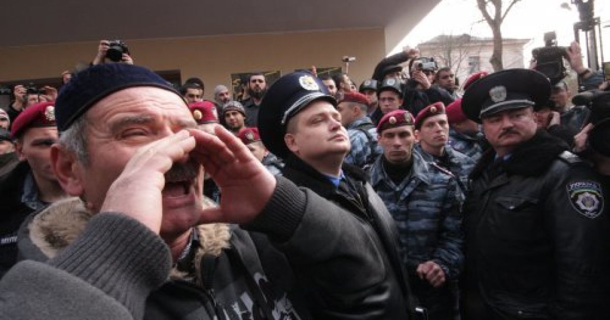 У Сімферополі відбувся мітинг за участю представників різних кримськотатарських громадських організацій. / © УНІАН