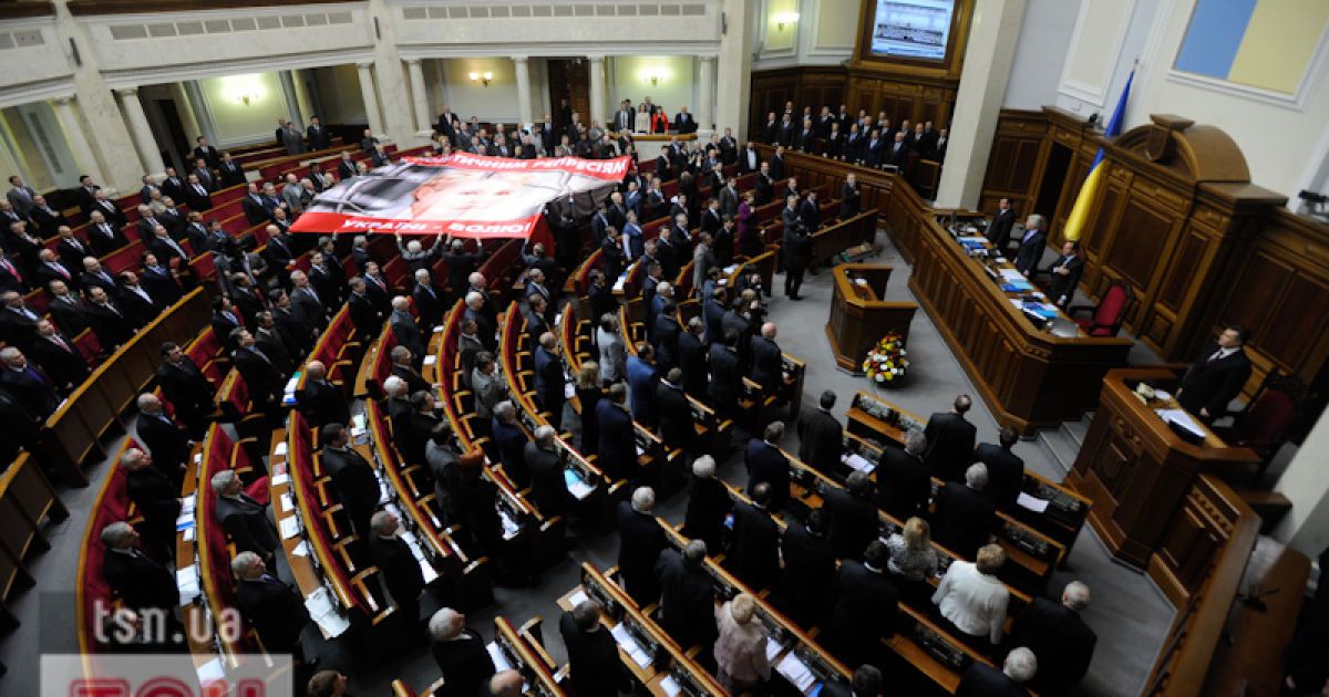 Юрист говорит, что обнуление списков оставит "старую" Раду