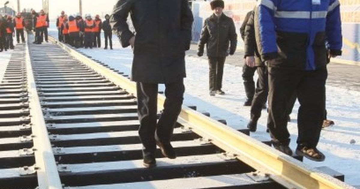 Росія, Якутськ. Президент Росії Дмитро Медведєв бере участь у відкритті залізниці, яка, нарешті, з'єднає район Саха (Якутія) у Східному Сибіру з рештою країни. / © AFP