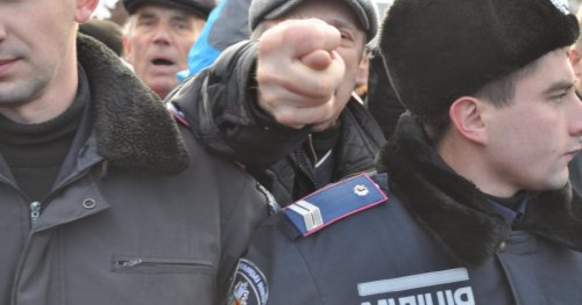 В Хмельницькому сутички виникли під час "Маршу порожніх гаманців" між підприємцями та активістами Партії регіонів. / © УНІАН