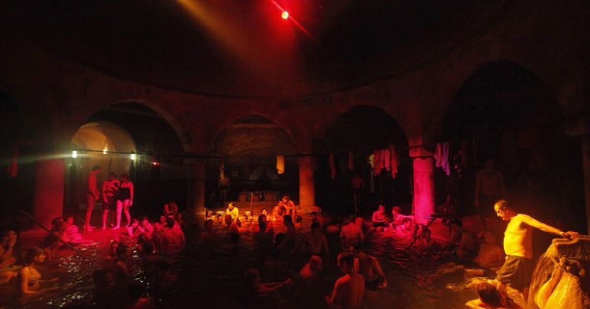 В Будапешті провели "Банну ніч" / © AFP