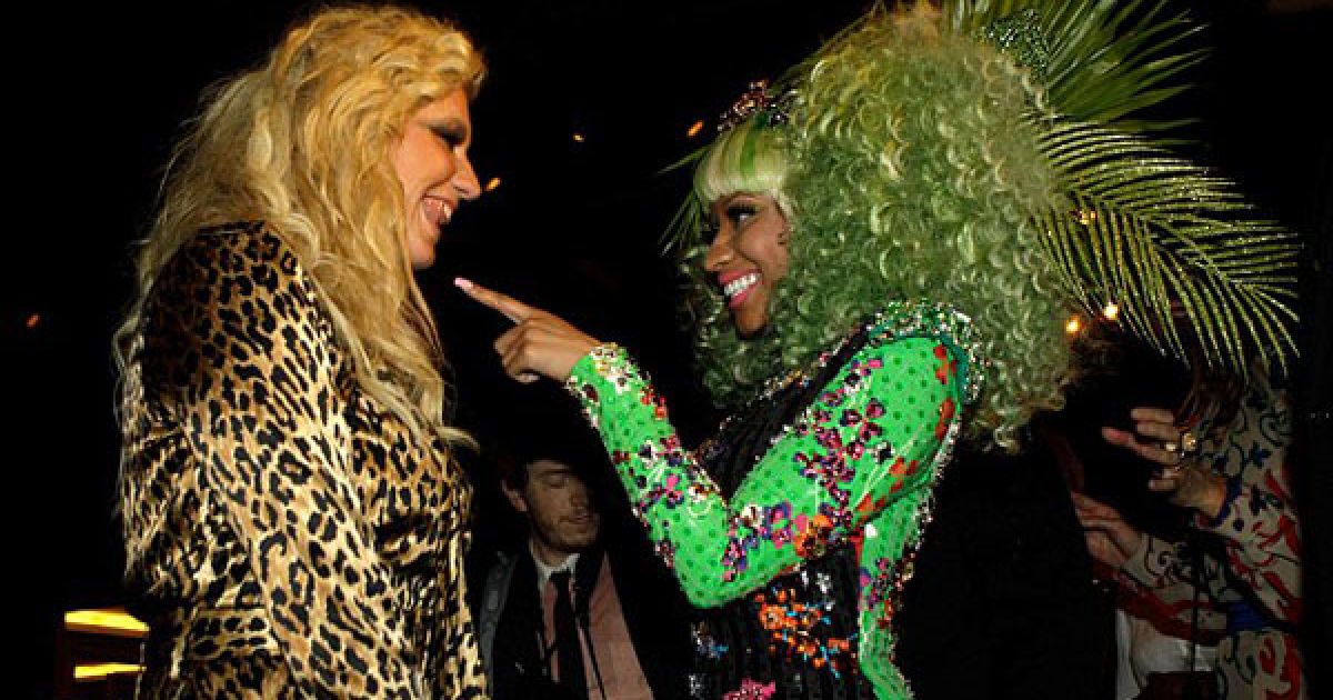 Ke$ha і Нікі Мінаж на показі Донателли Версаче для H&M