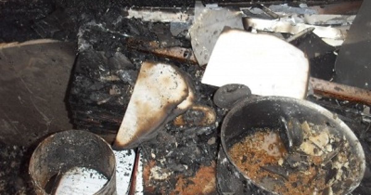 На згарищі в квартиры знайшли деталі саморобної бомби