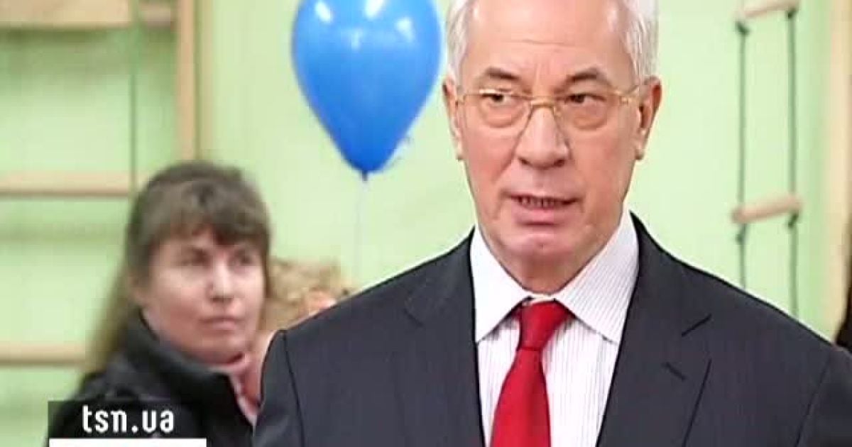Азаров обіцяв, що кризи не буде