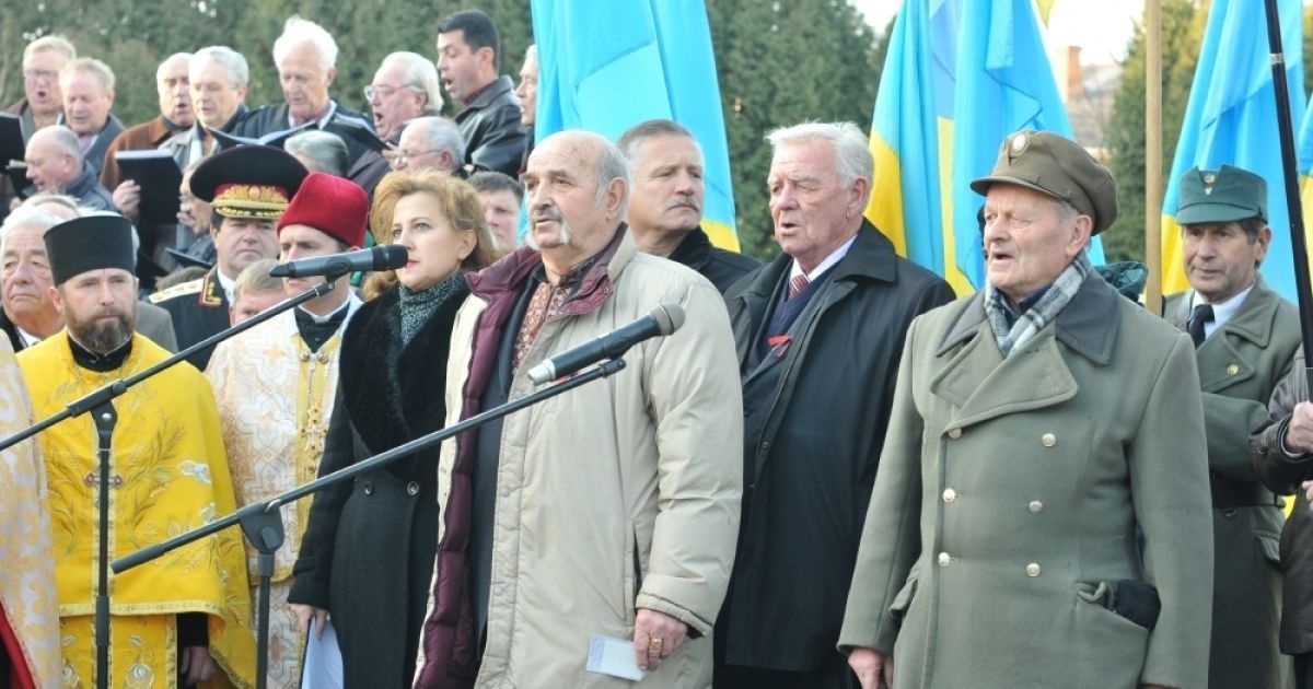 У Самборі відкрили і освятили пам&rsquo;ятник Бандері / © прес-служба КУН