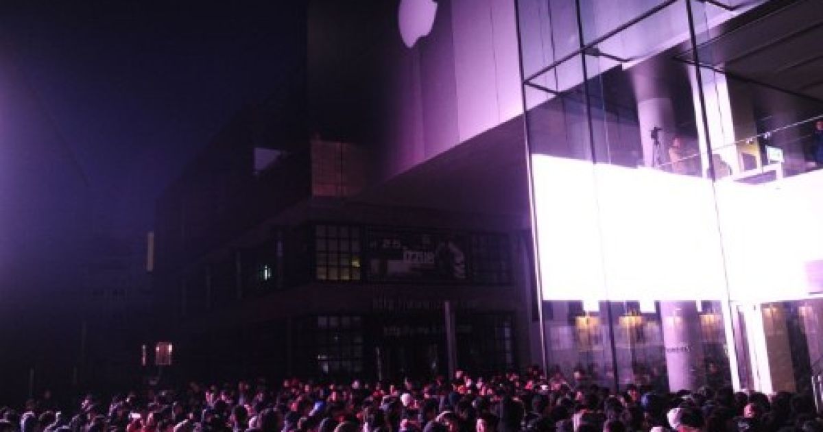 Китайці закидали магазин Apple у Пекіні яйцями_7 / © AFP