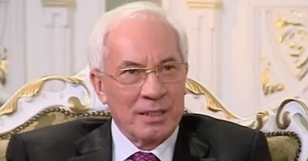 Азаров запевняє, що підстав для паніки немає