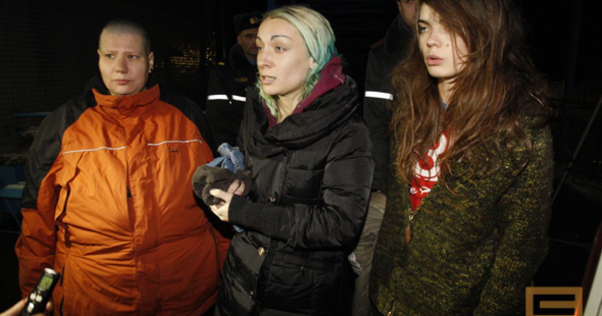 Активістки FEMEN у білоруському райвідділі міліції