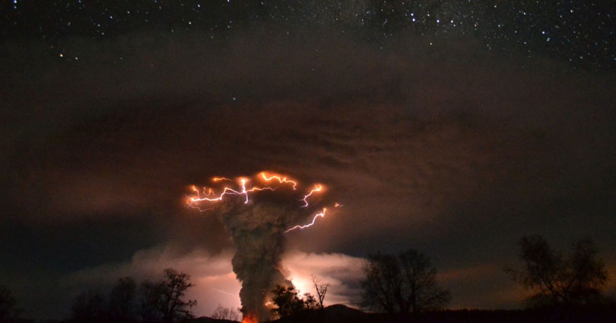Виверження одного з вулканів у ланцюгу Кордон Каулле у Чілі. Фото Ricardo Mohr / © National Geographic