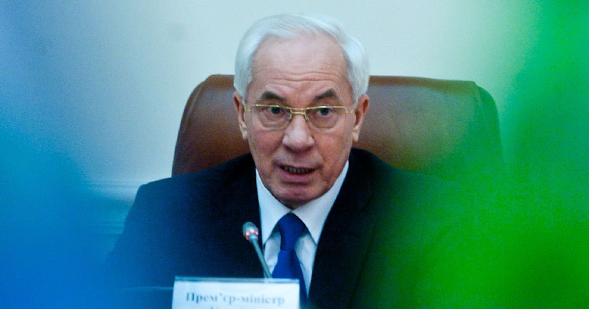 Азаров продовжує розглядати кандидатури