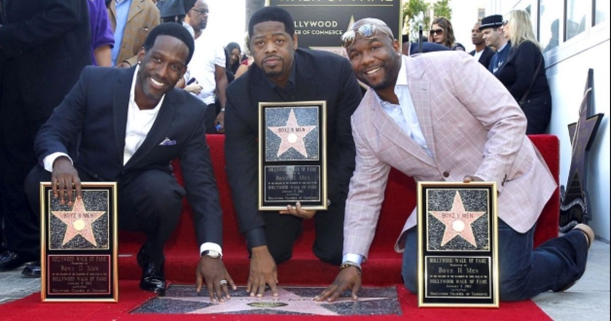Boyz II Men визнано найбільш комерційно успішним  R & B колективом в історії.