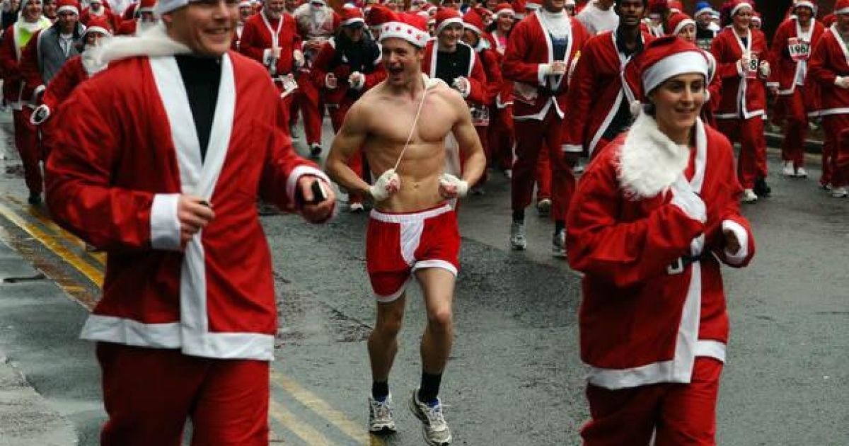 Забіг Санта-Клаусів у Ліверпулі / © AFP