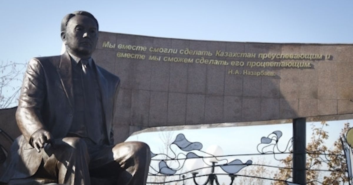 Пам&#039;ятник Нурсултану Назарбаєву, Алмати