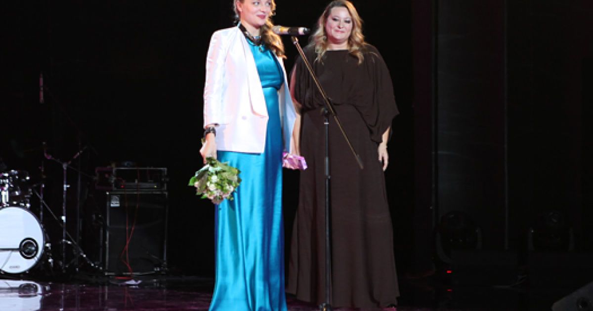 Головна премія Glamour дісталася актрисі Катерині Вілковій, зірці фільмів "Чорна блискавка", "Стиляги", "Ялинки", "На гачку", "Весілля за обміном", "Піраміда". / © glamour.ru