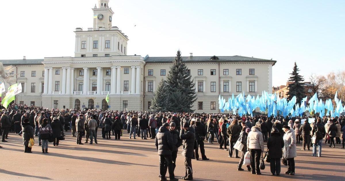 В Хмельницькому сутички виникли під час "Маршу порожніх гаманців" між підприємцями та активістами Партії регіонів. / © Газета Є