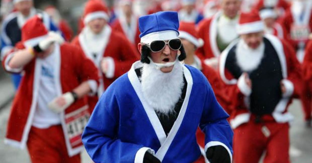 Забіг Санта-Клаусів у Ліверпулі / © AFP
