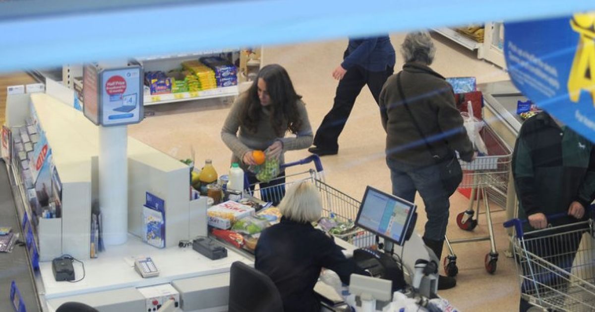 Герцогиня Кембриджська Кейт Міддлтон, дружина британського принца Вільяма особисто пішла за продуктами до супермаркету. / © stars365.livejournal.com