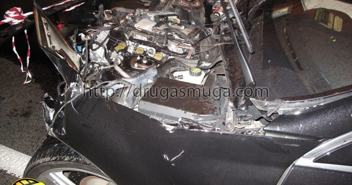 На перетині вулиць Хрещатик і Прорізна в Києві зіткнулися близько 10 автомобілів, регулювальник отримав травму. / © drugasmuga.com