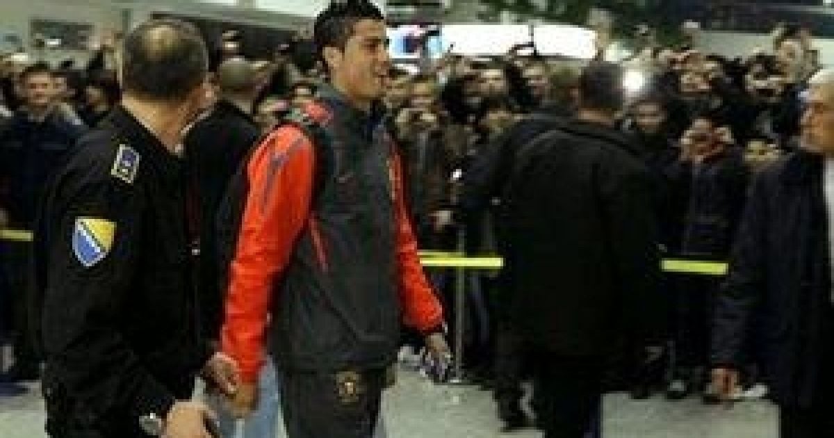 Роналду "привітали" в аеропорті