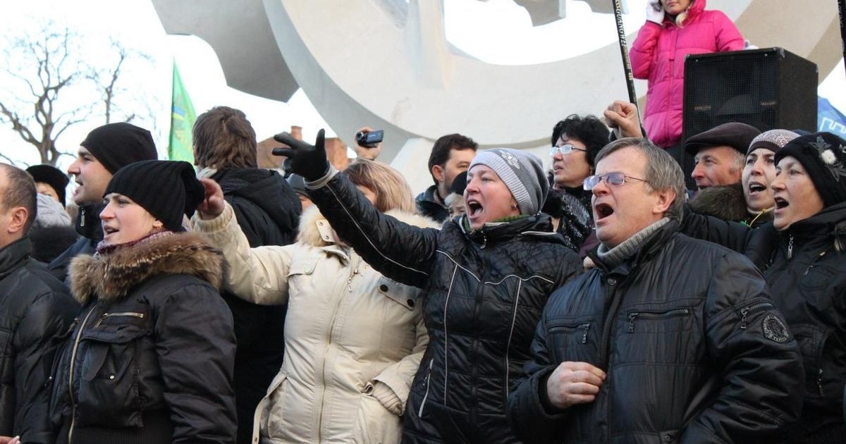 В Хмельницькому сутички виникли під час "Маршу порожніх гаманців" між підприємцями та активістами Партії регіонів. / © Газета Є
