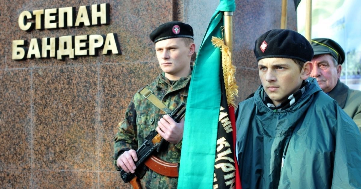 У Самборі відкрили і освятили пам&rsquo;ятник Бандері / © прес-служба КУН