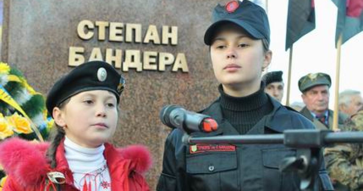 У Самборі відкрили і освятили пам&rsquo;ятник Бандері / © прес-служба КУН