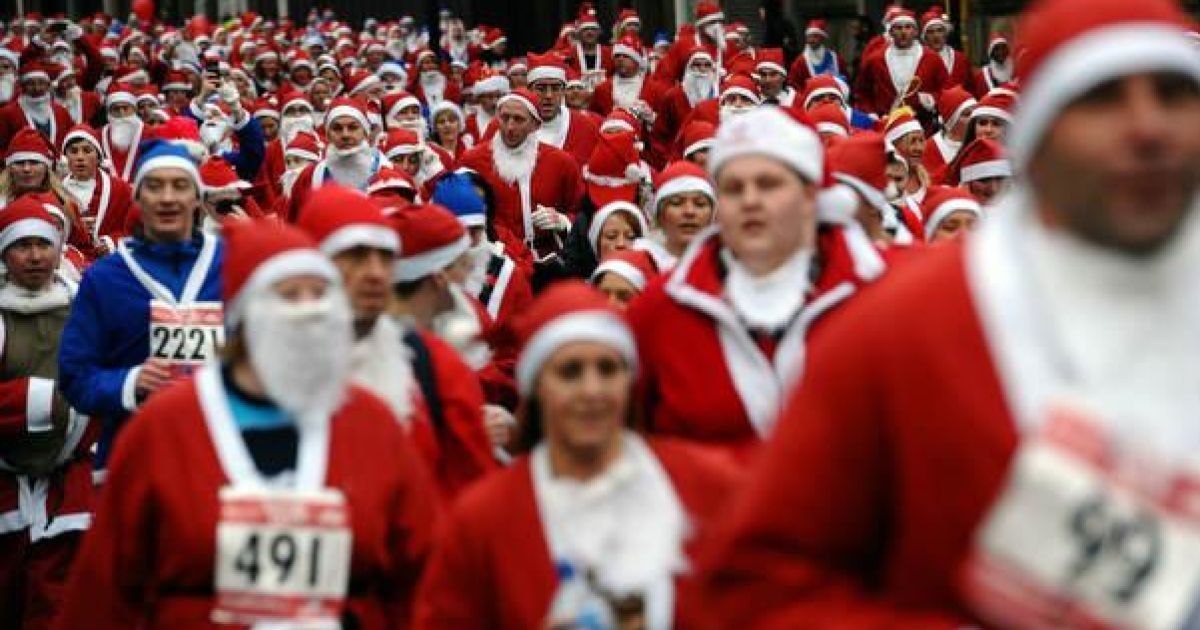 Забіг Санта-Клаусів у Ліверпулі / © AFP
