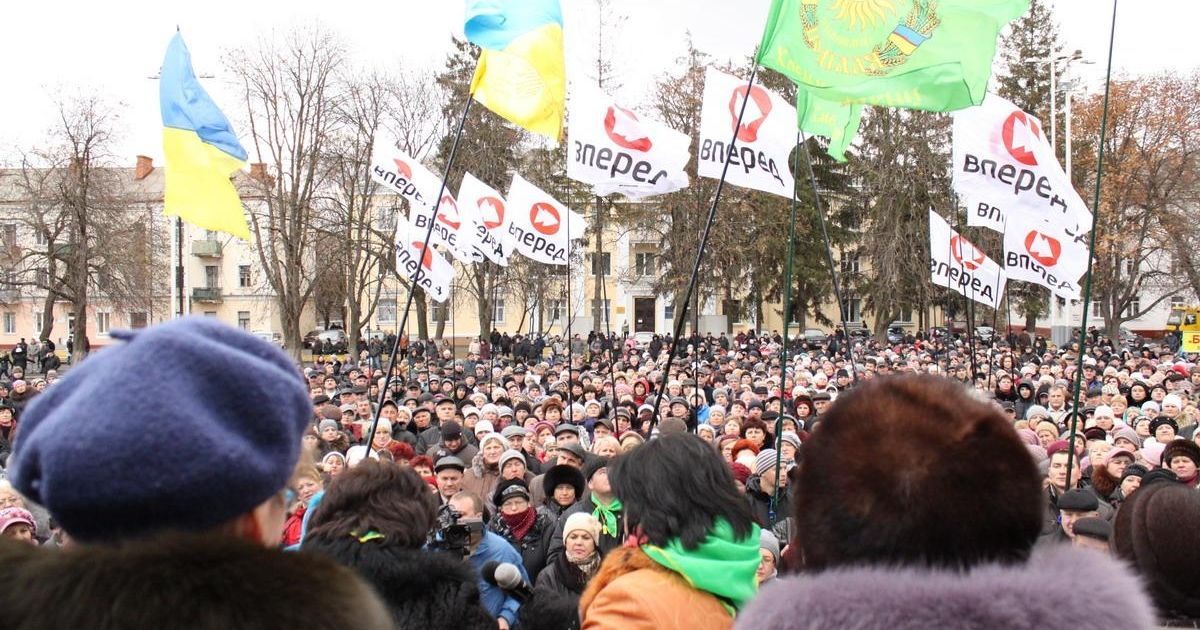 У місті Хмельницький близько тисячі підприємців взяли участь у "Марші порожніх гаманців" / © Газета Є