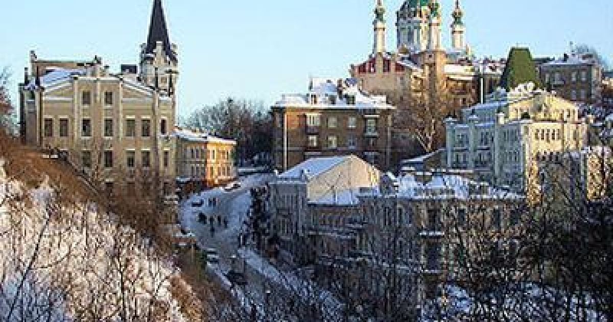 На узвозі фундаменти просідають, стіни тріскаються і будинки розпадаються