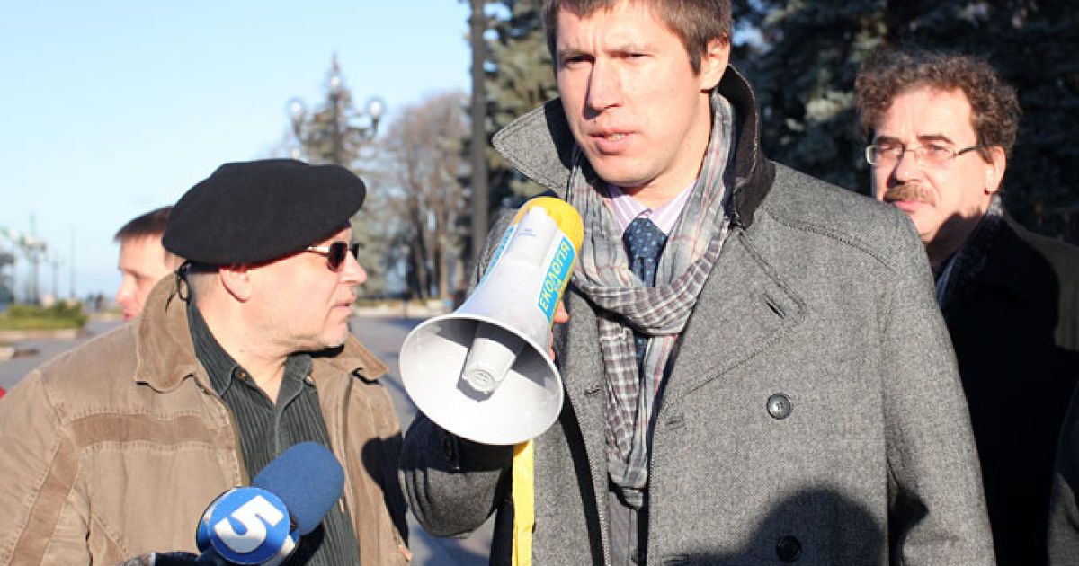 В Києві біля Верховної ради представники ЗМІ провели мітинг з вимогою заборонити ухвалення законопроекту "Про захист суспільної моралі". / © Главред