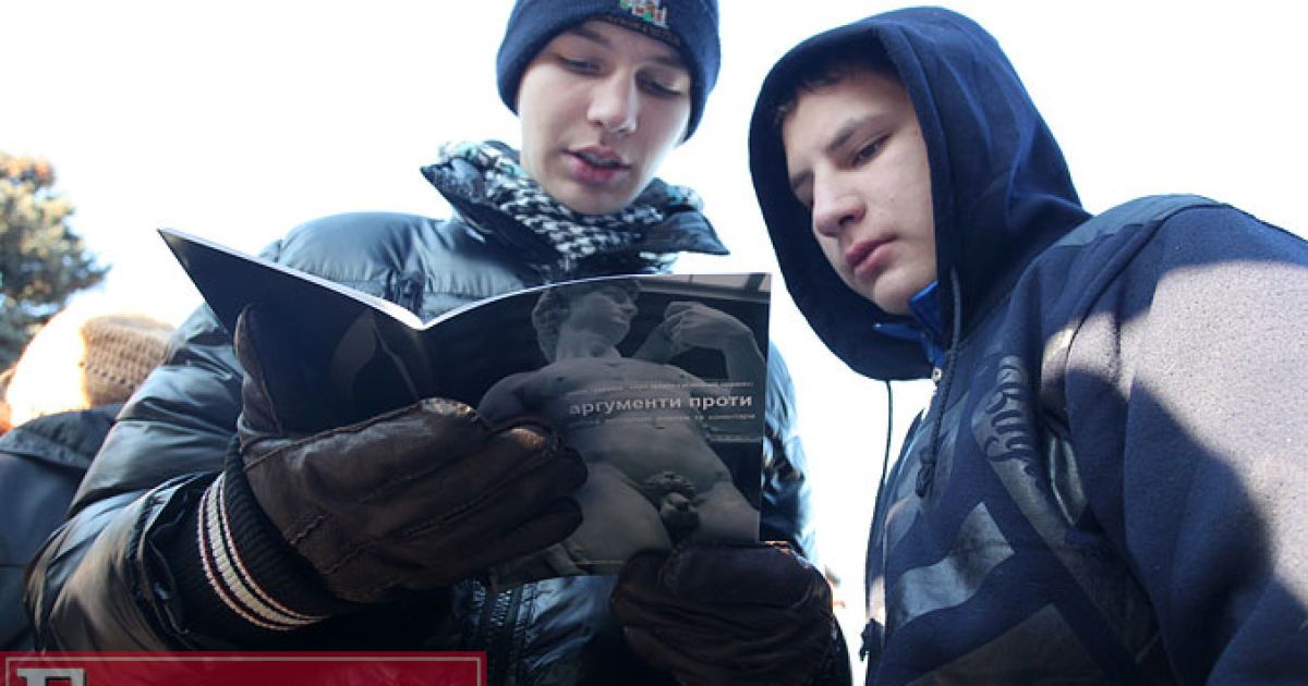 В Києві біля Верховної ради представники ЗМІ провели мітинг з вимогою заборонити ухвалення законопроекту "Про захист суспільної моралі". / © Главред