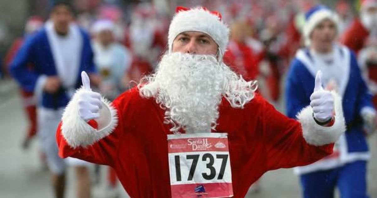 Забіг Санта-Клаусів у Ліверпулі / © AFP