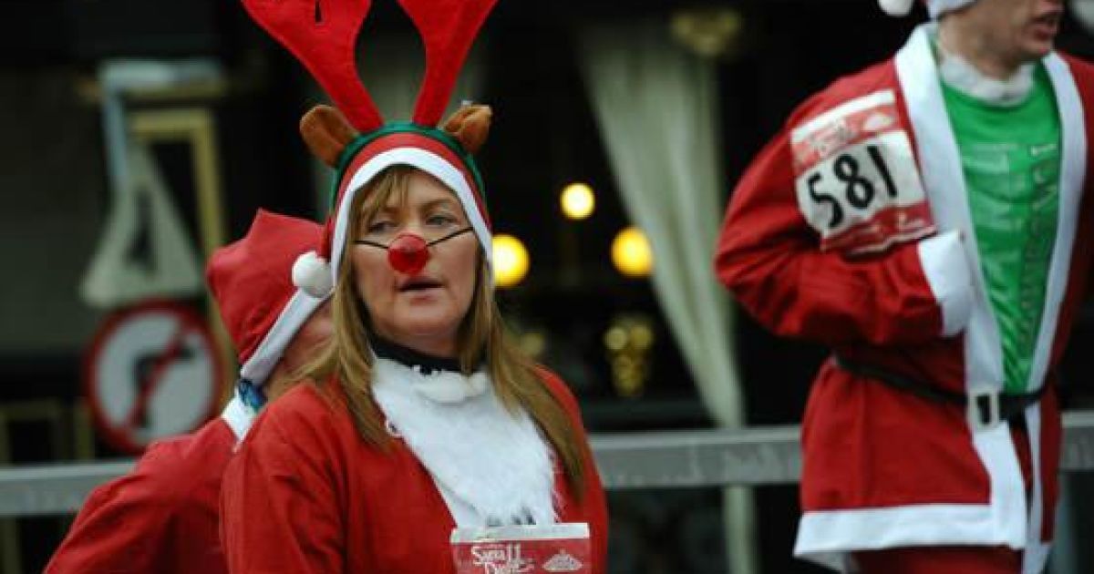 Забіг Санта-Клаусів у Ліверпулі / © AFP
