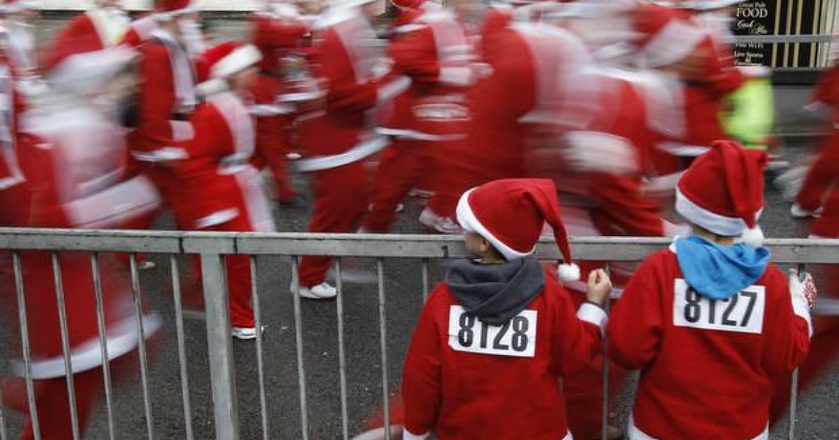 Забіг Санта-Клаусів у Ліверпулі / © AFP