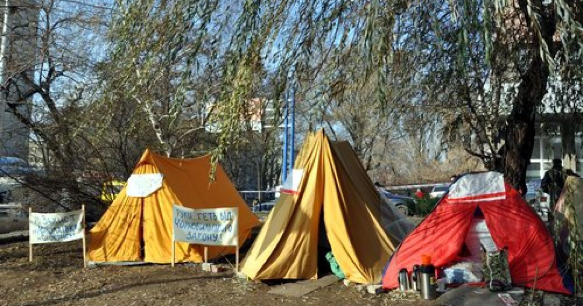 В Донецьку були госпіталізовані 11 чорнобильців, які почали голодувати 15 листопада, протестуючи проти скорочення їм пенсійних виплат. / © Остров
