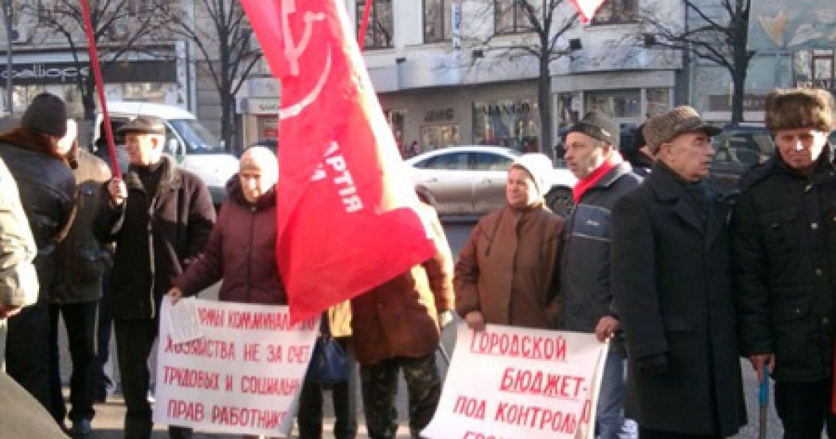 Будівлю Харківської міськради пікетують представники БЮТ "Батьківщина", ВО"Свобода" і КПУ. / © objectiv.tv