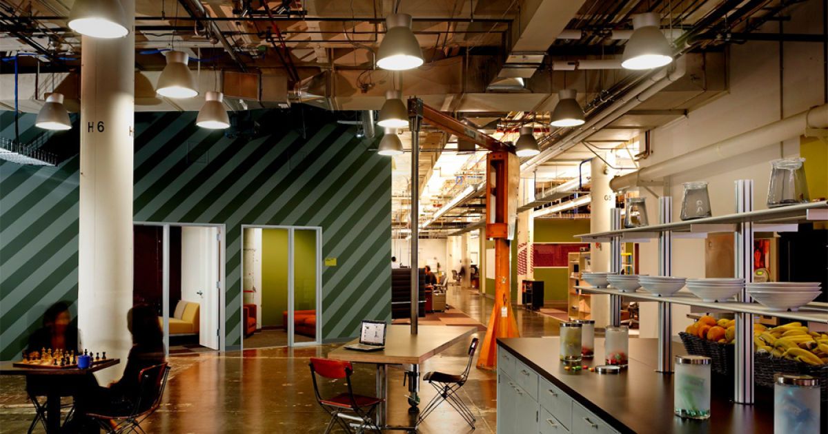 Оформлення деяких стін не завершили, щоб майбутні працівники могли проявити свою фантазію / © bigpicture.ru