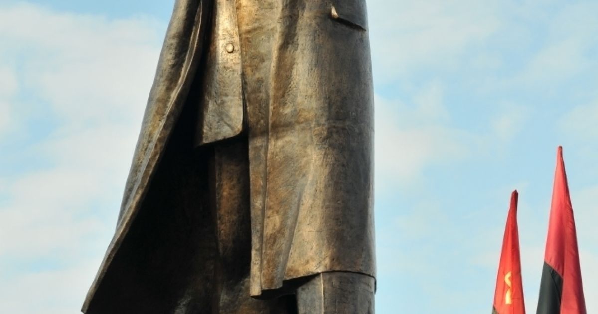 У Самборі відкрили і освятили пам&rsquo;ятник Бандері / © прес-служба КУН