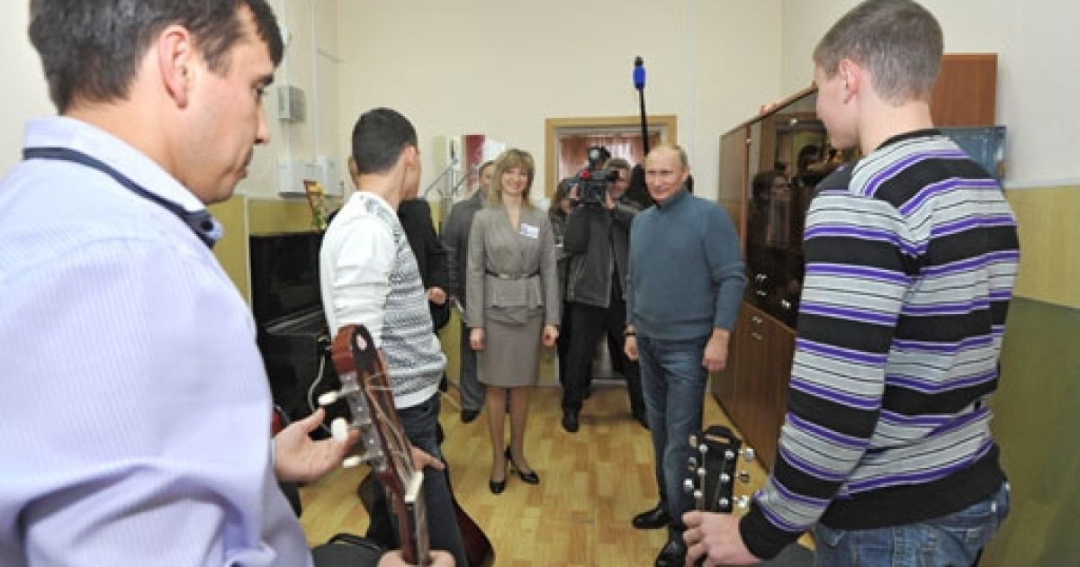Путін у дитячій школі мистецтв / © premier.gov.ru