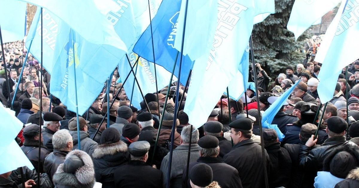 В Хмельницькому сутички виникли під час "Маршу порожніх гаманців" між підприємцями та активістами Партії регіонів. / © Газета Є