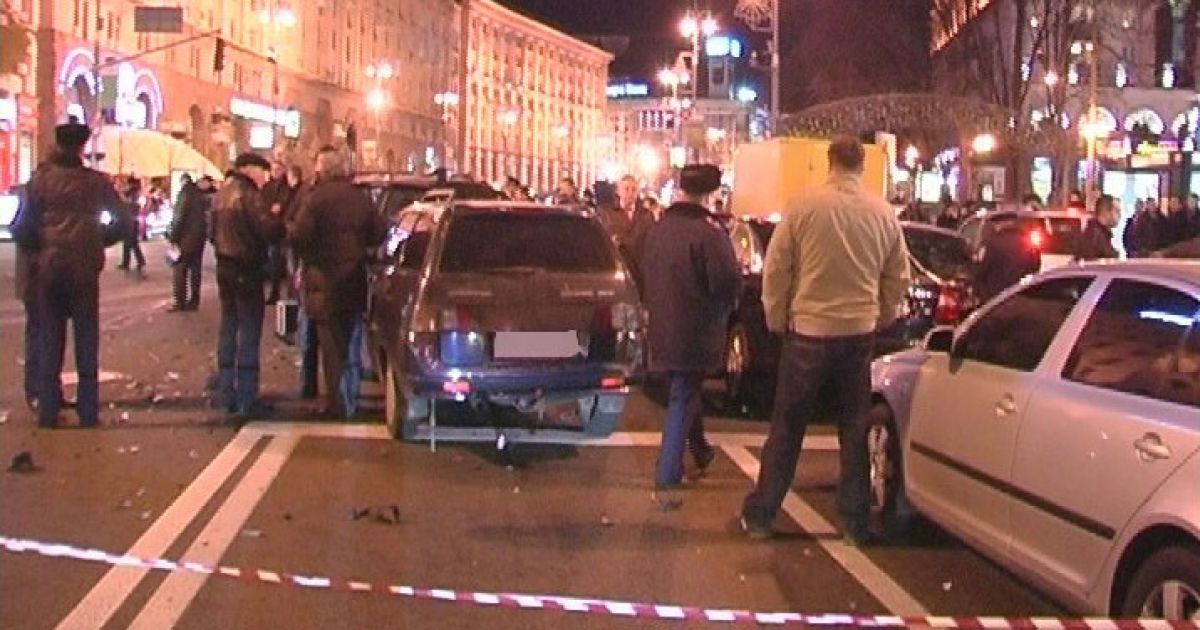 На перетині вулиць Хрещатик і Прорізна в Києві зіткнулися близько 10 автомобілів, регулювальник отримав травму. / © Магнолія-ТВ