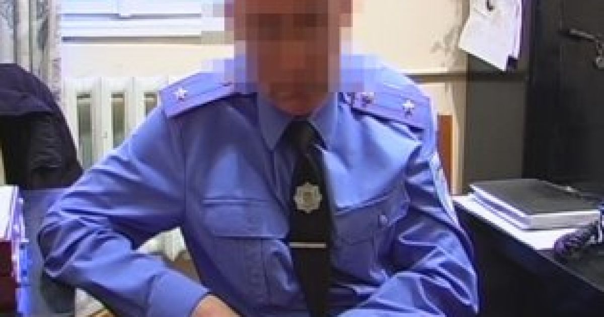 Псевдоміліціонера затримали під час співів у барі