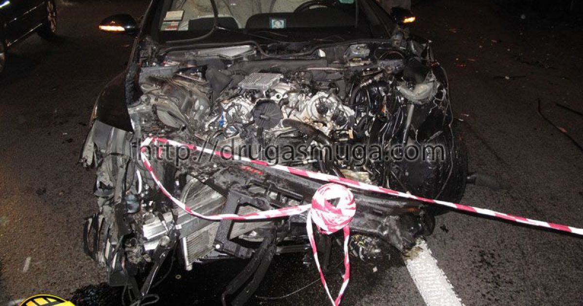 На перетині вулиць Хрещатик і Прорізна в Києві зіткнулися близько 10 автомобілів, регулювальник отримав травму. / © drugasmuga.com