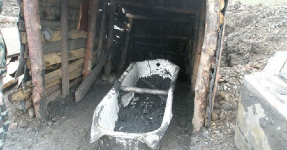 На Донеччині знайдено тіла трьох шахтарів у нелегальній копанці. Ілюстрація