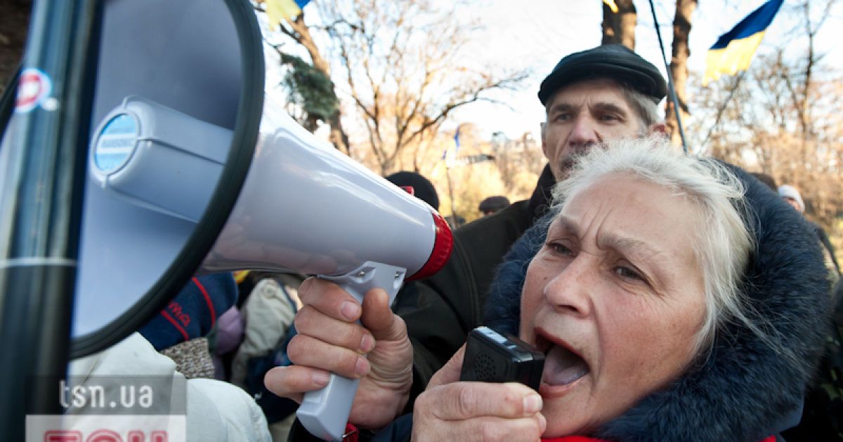 Вчені протестують під Радою через брак коштів