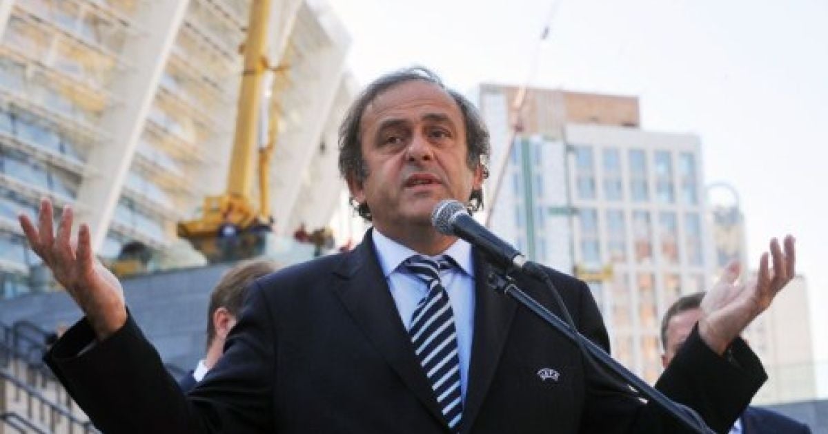 Платіні біля "Олімпійського"