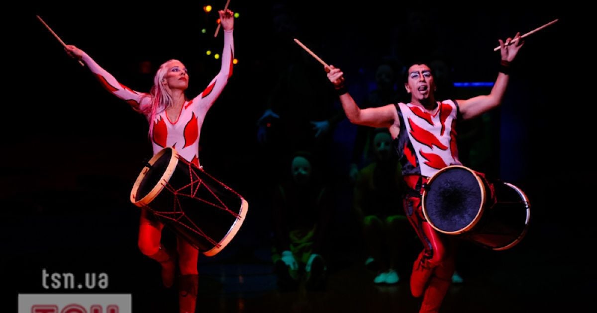 Акробати Cirque du Soleil літали без крил і вражали артистичністю