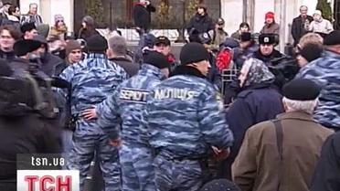 Перекрити рух - остання надія киян відстояти своє подвір'я